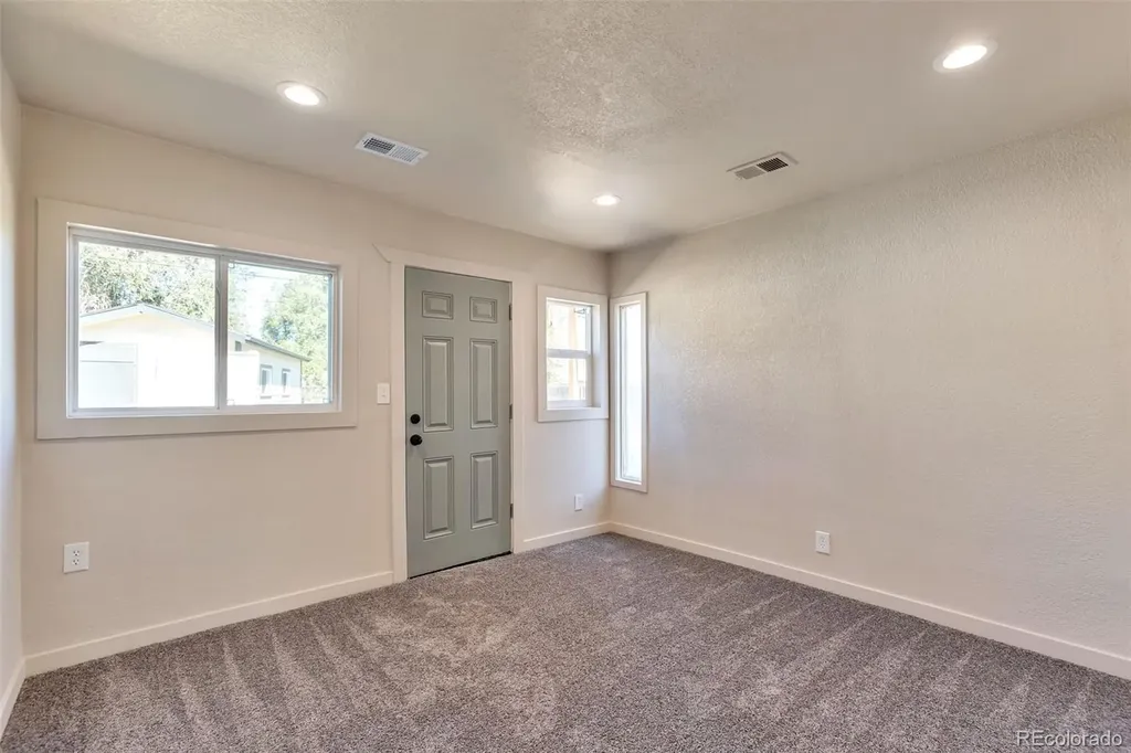815 Zion Street Aurora CO 80011