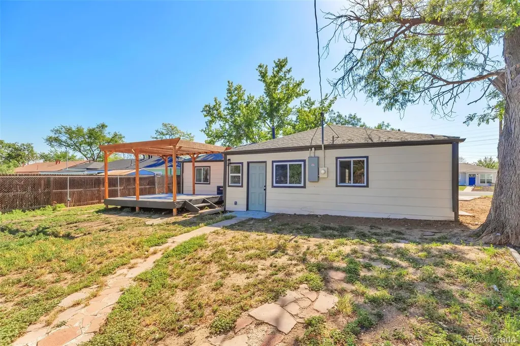 815 Zion Street Aurora CO 80011
