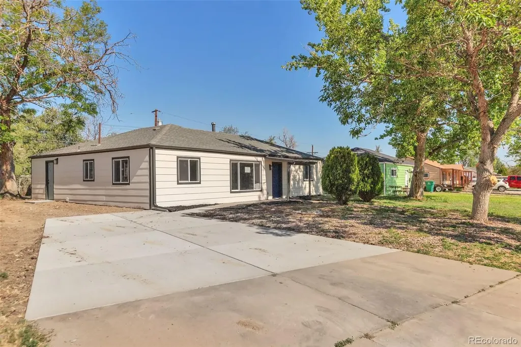 815 Zion Street Aurora CO 80011