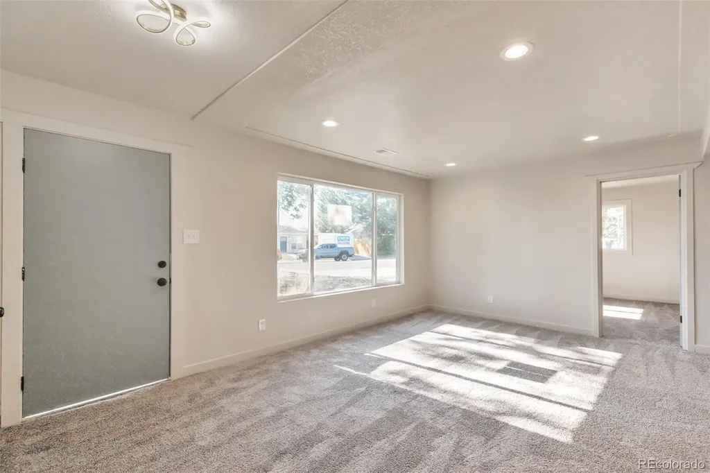 815 Zion Street Aurora CO 80011