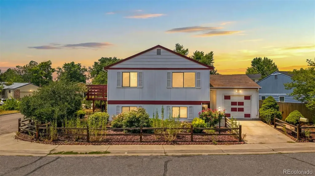 1553 S Carson Street Aurora CO 80012