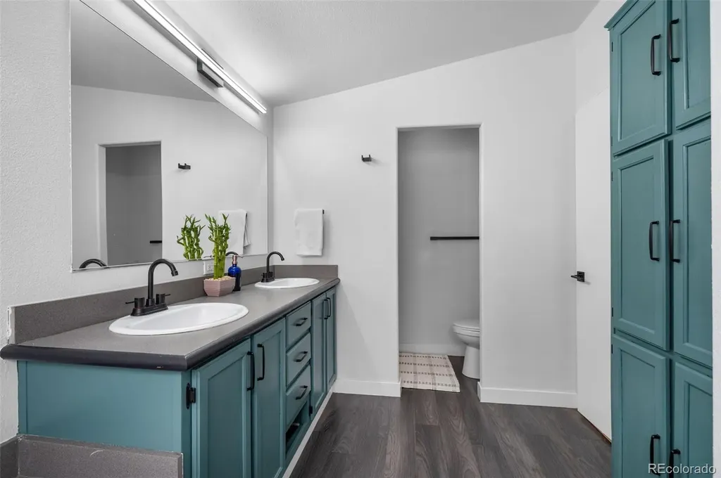 1436 Knox Court Denver CO 80204