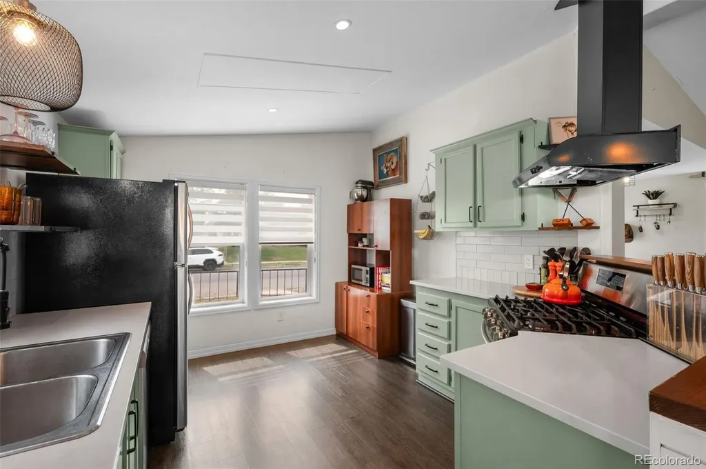 1436 Knox Court Denver CO 80204