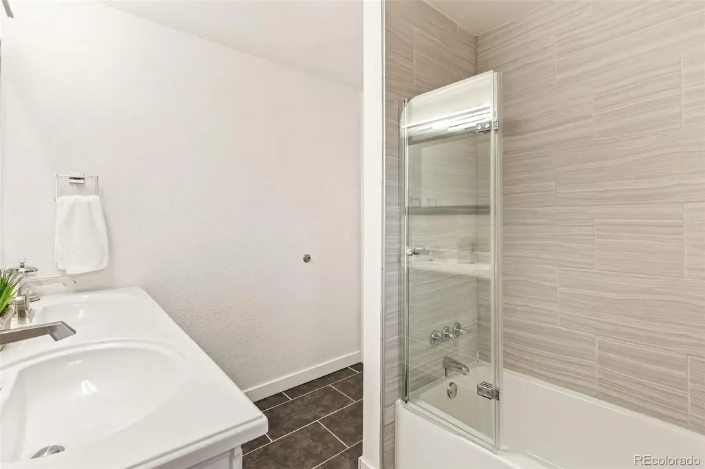 6083 S Lamar Drive Littleton CO 80123