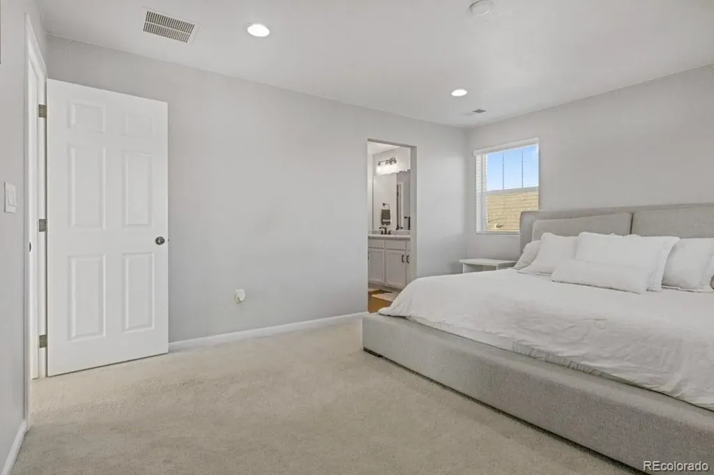 3856 Fultondale Street Aurora CO 80019