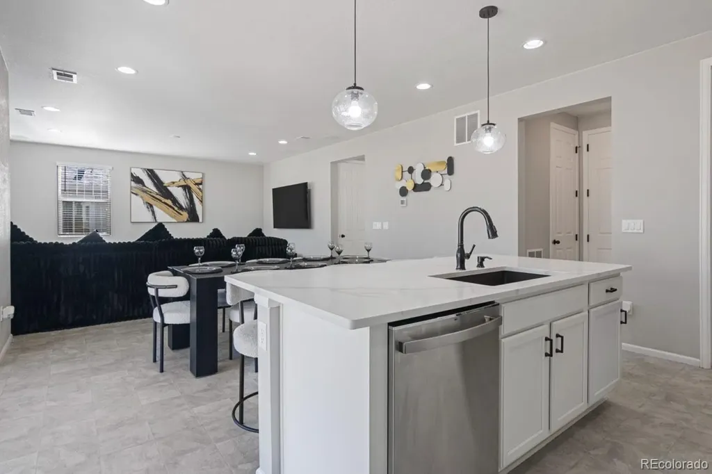 3856 Fultondale Street Aurora CO 80019