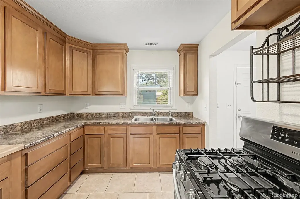 1343 Havana Street Aurora CO 80010