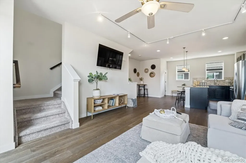 704 E Hinsdale Avenue Littleton CO 80122