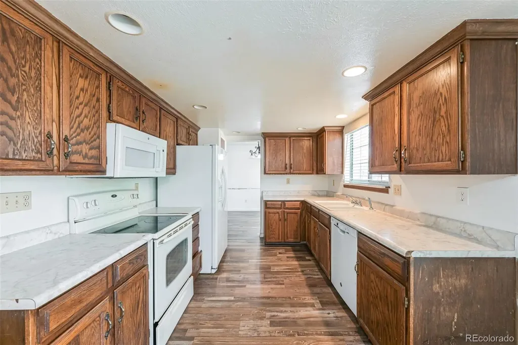 1140 S Kittredge Street Aurora CO 80017