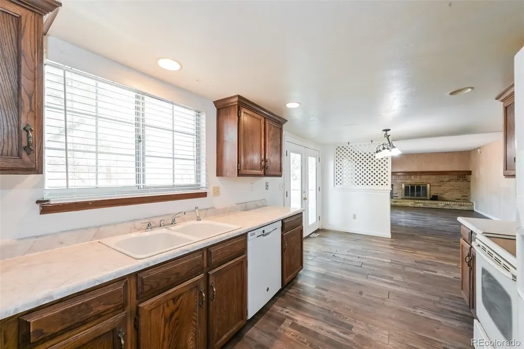 1140 S Kittredge Street Aurora CO 80017