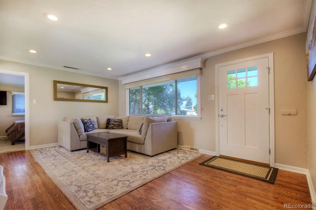 5656 S Elmwood Street Littleton CO 80120