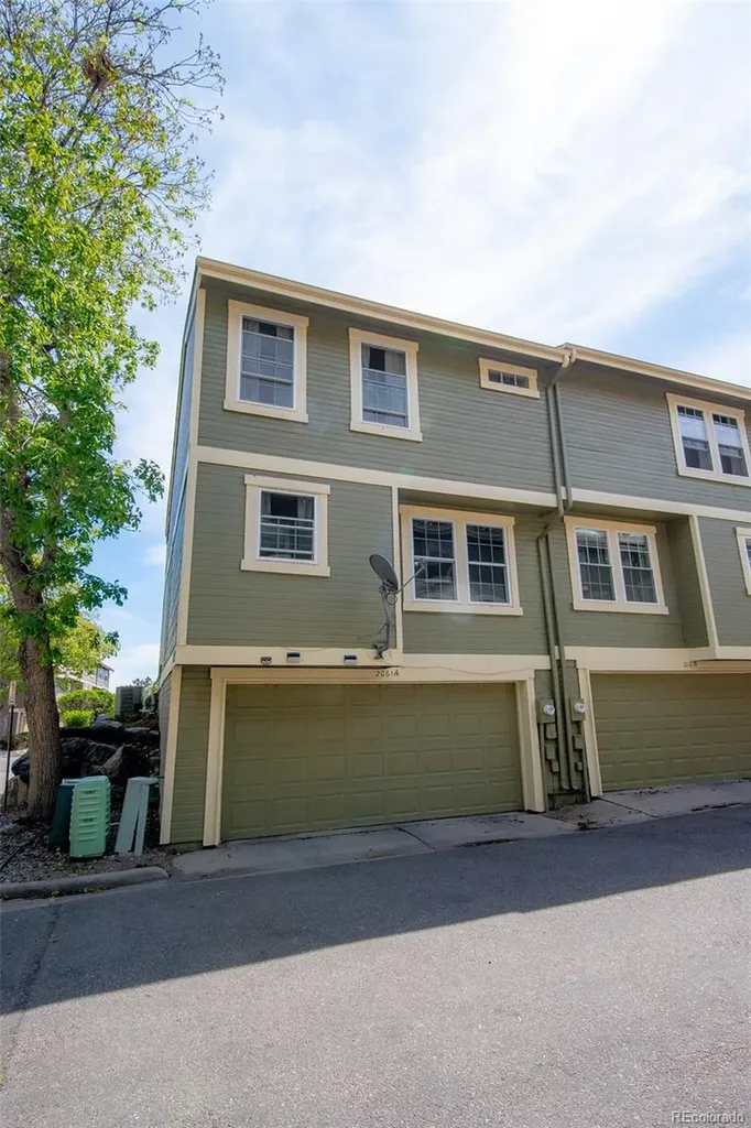 2061 S Helena Street Aurora CO 80013