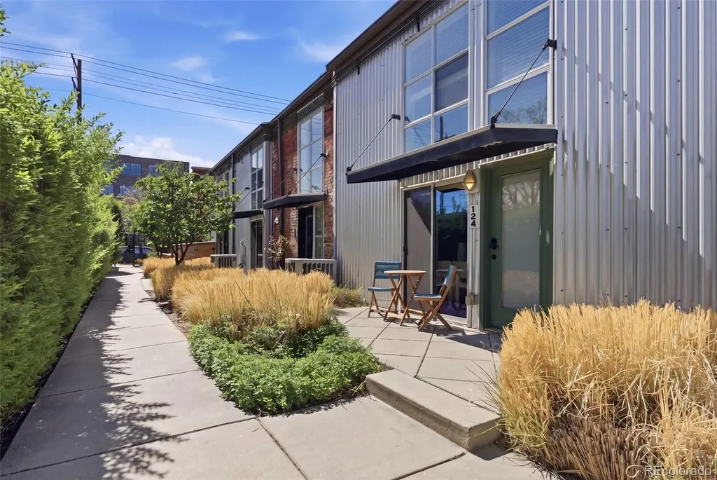 3033 Blake Street Denver CO 80205
