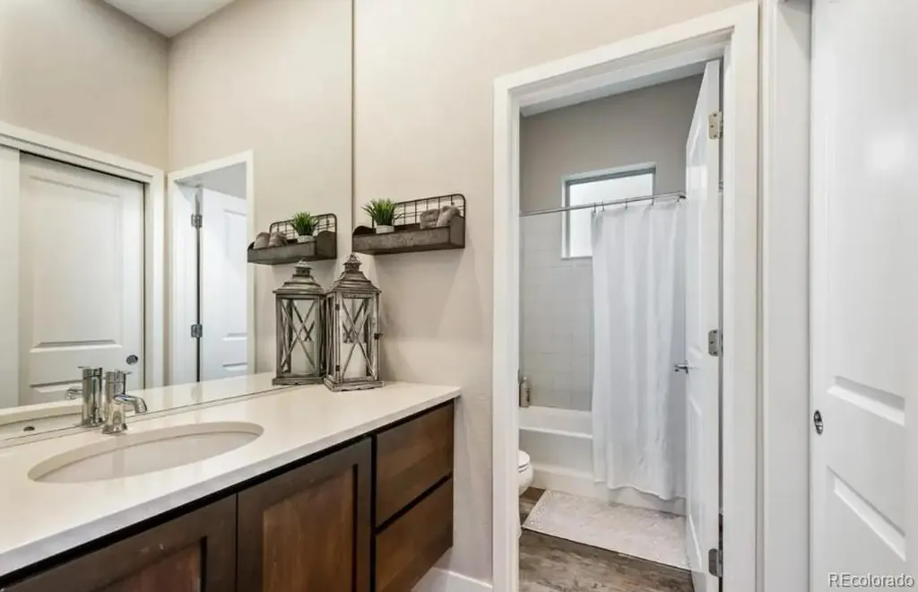 15525 W La Salle Avenue Lakewood CO 80228