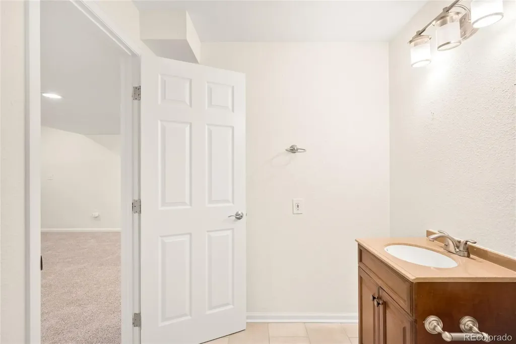 10063 Heywood Street Littleton CO 80130