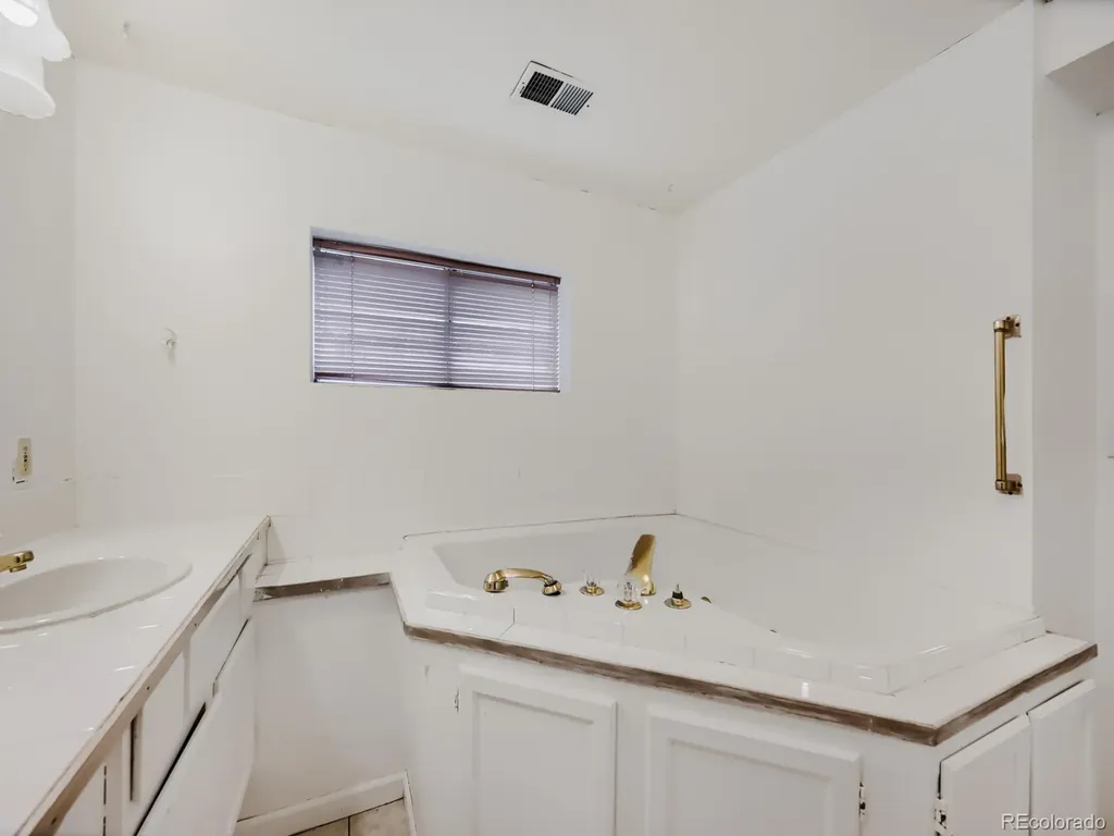 247 Wadsworth Circle Longmont CO 80504