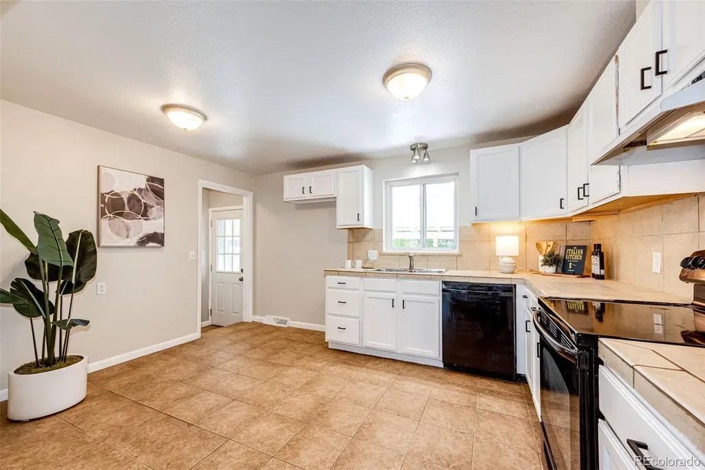 6724 S Ash Way Centennial CO 80122