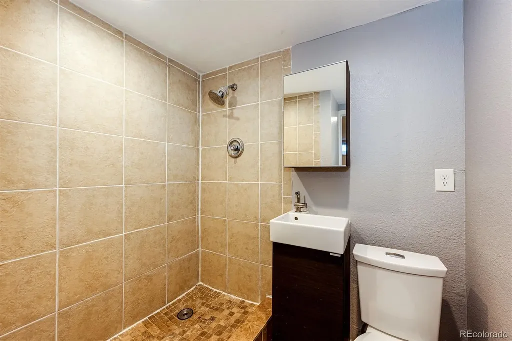 6724 S Ash Way Centennial CO 80122