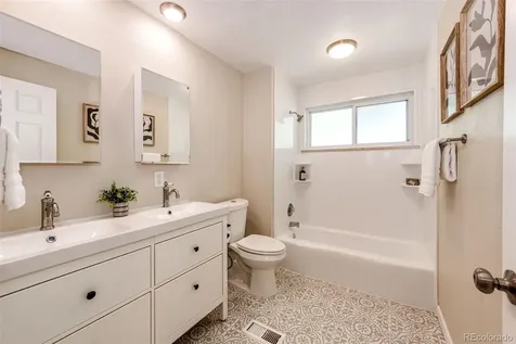6724 S Ash Way Centennial CO 80122
