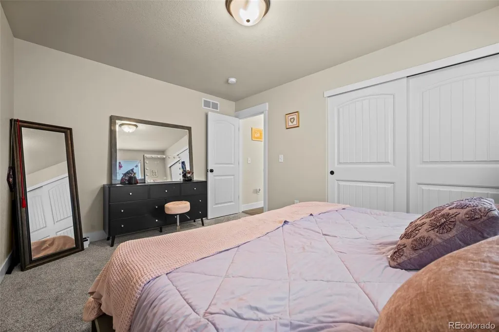 5545 Drake Way Longmont CO 80504