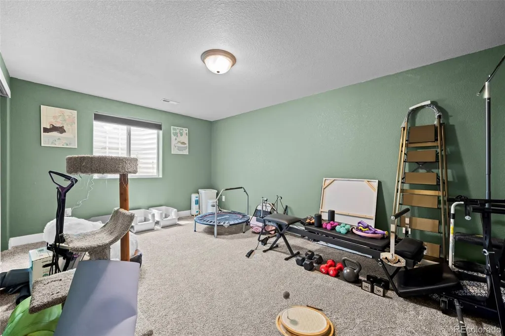 5545 Drake Way Longmont CO 80504