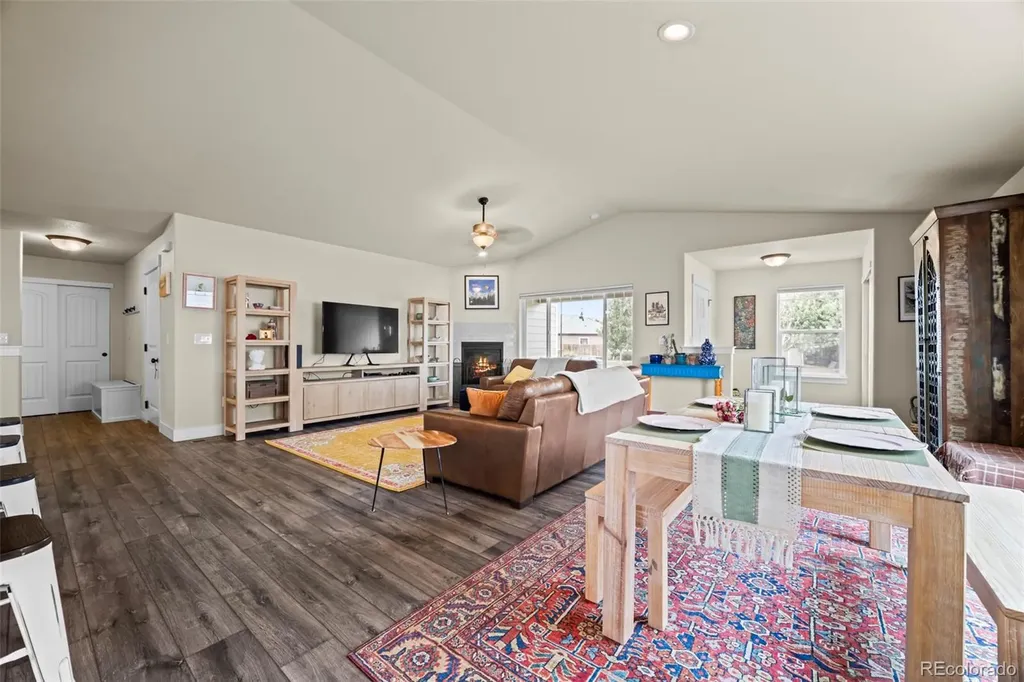5545 Drake Way Longmont CO 80504