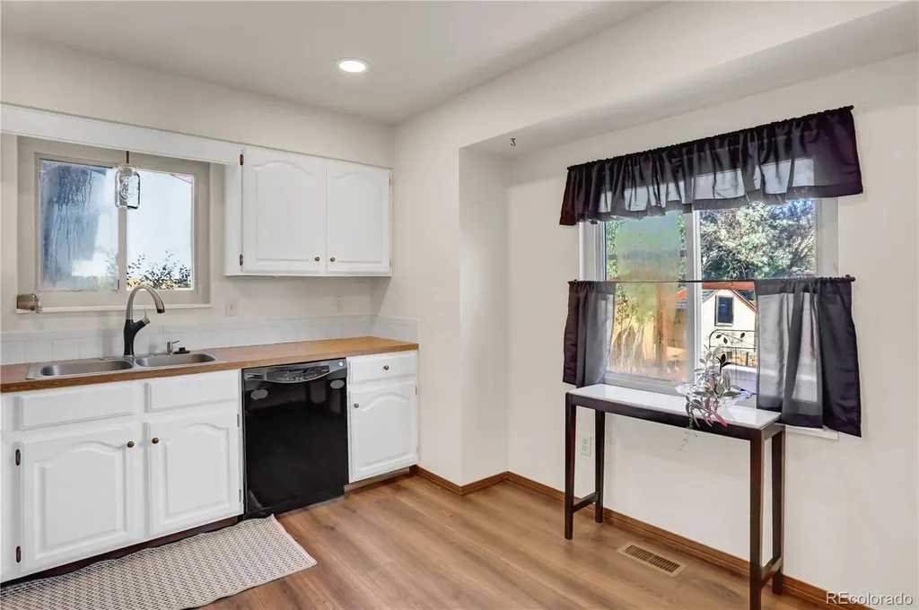 28 Gordon Dr Road Castle Rock CO 80104