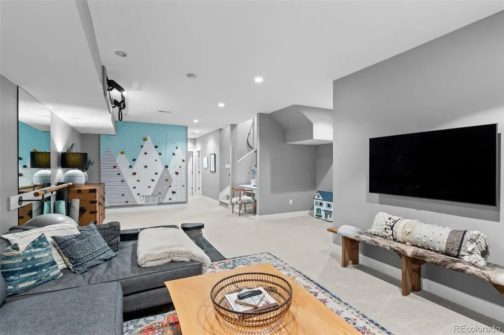 2880 Curtis Street Denver CO 80205