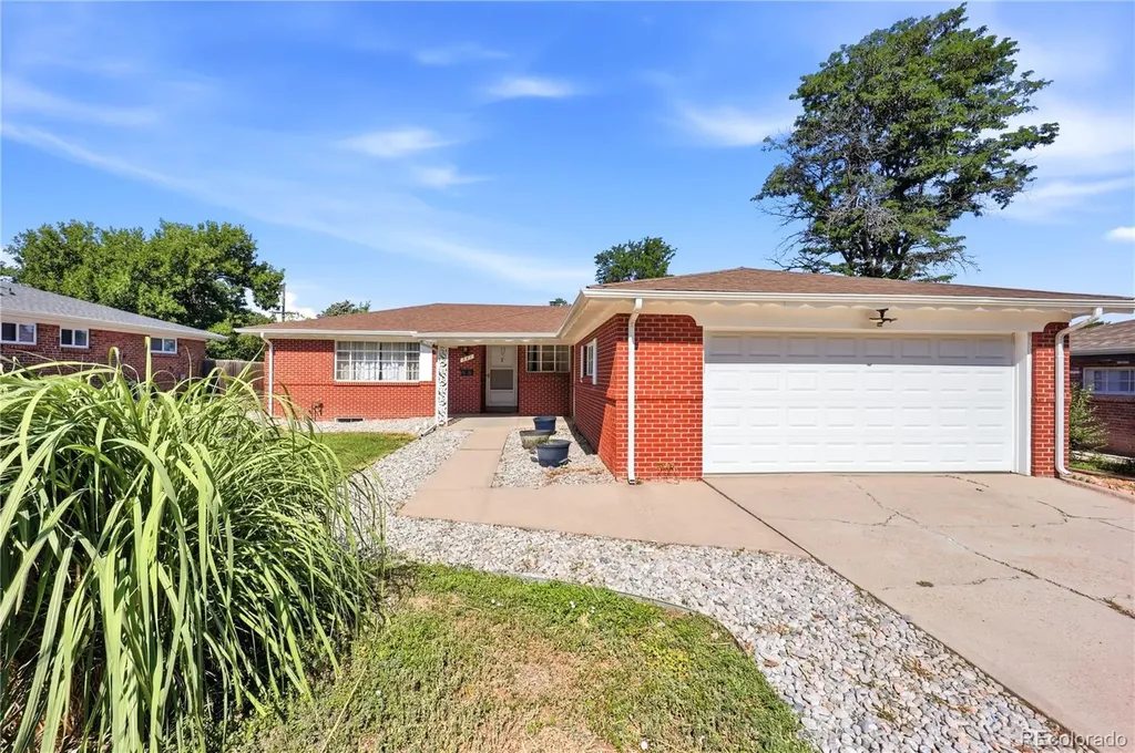 361 Newark Street Aurora CO 80010