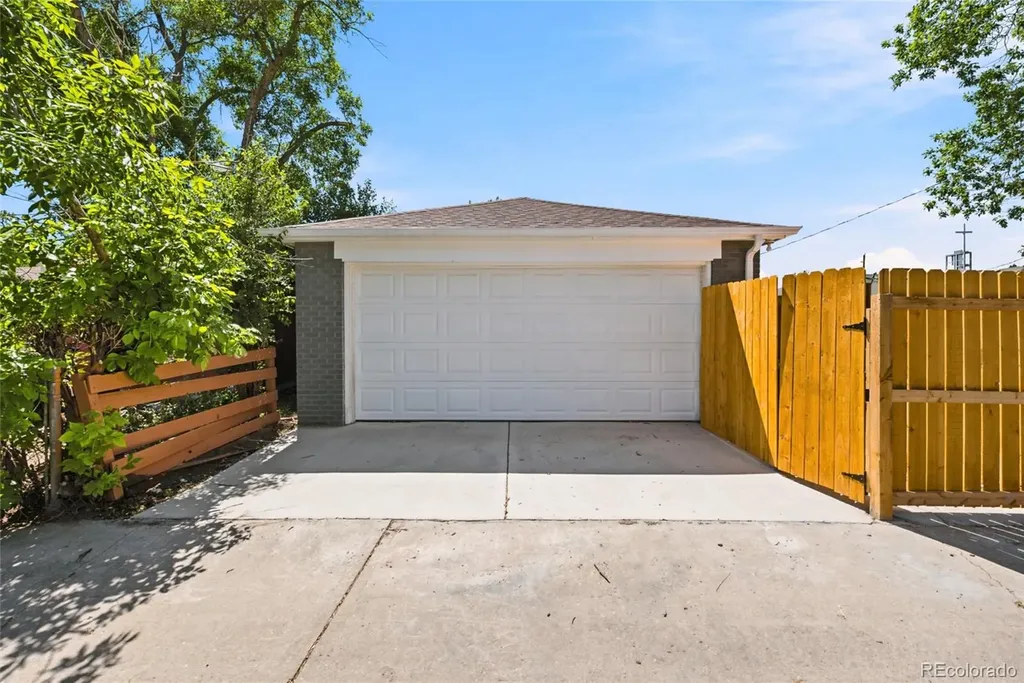 3280 Leyden Street Denver CO 80207