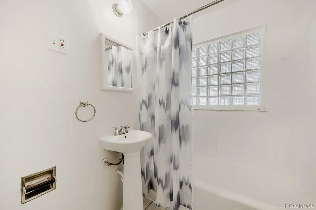 5166 Eliot Street Denver CO 80221