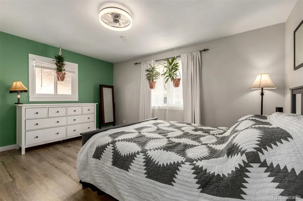 1739 Collyer Street Longmont CO 80501