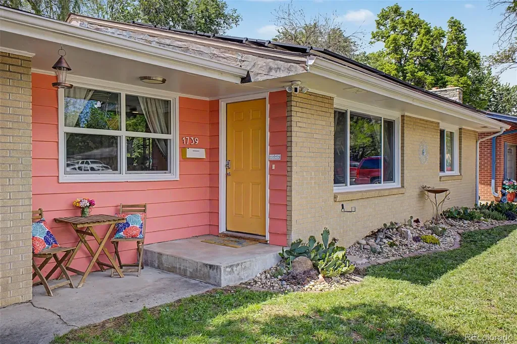 1739 Collyer Street Longmont CO 80501