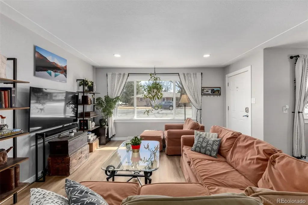 1739 Collyer Street Longmont CO 80501