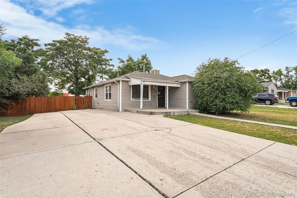 965 S Eliot Street Denver CO 80219