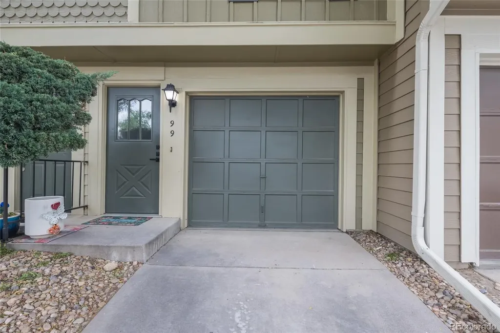 1811 S Quebec Way Denver CO 80231