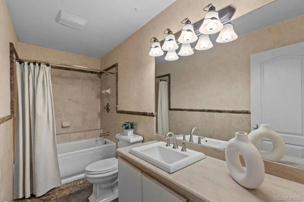 8027 S Dover Street Littleton CO 80128