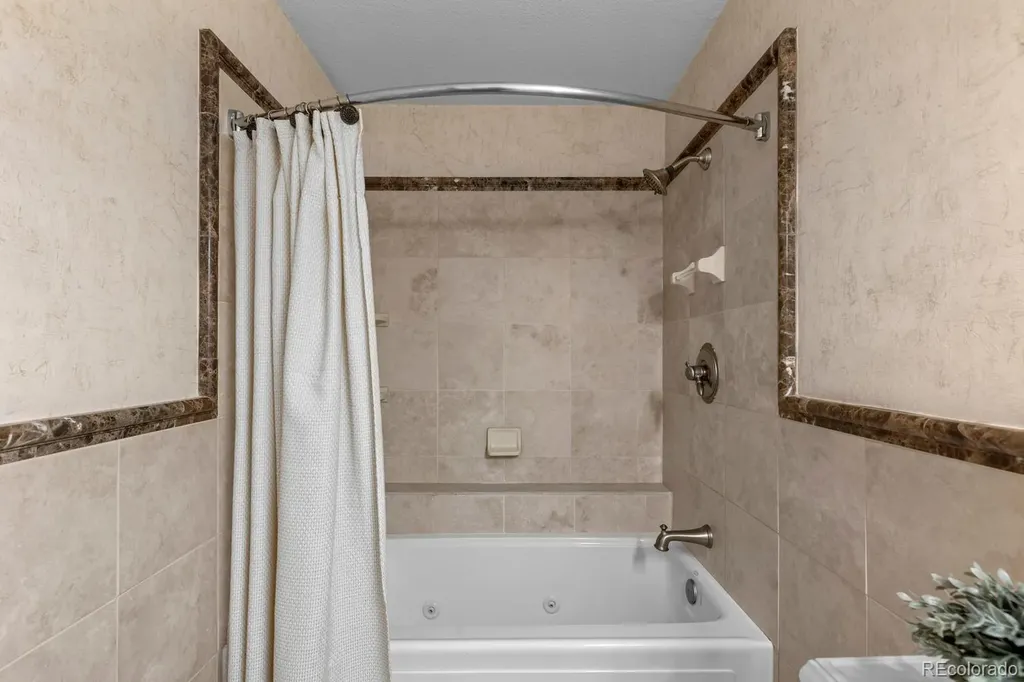 8027 S Dover Street Littleton CO 80128