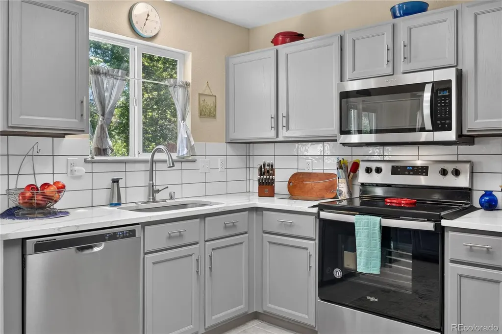 3401 Larkspur Drive Longmont CO 80503