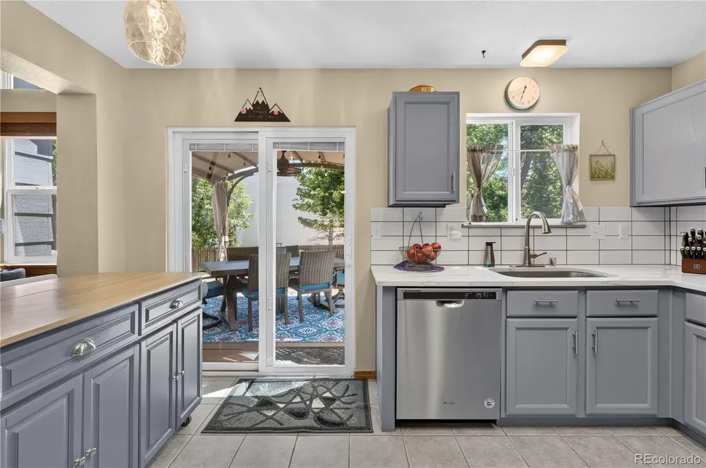 3401 Larkspur Drive Longmont CO 80503