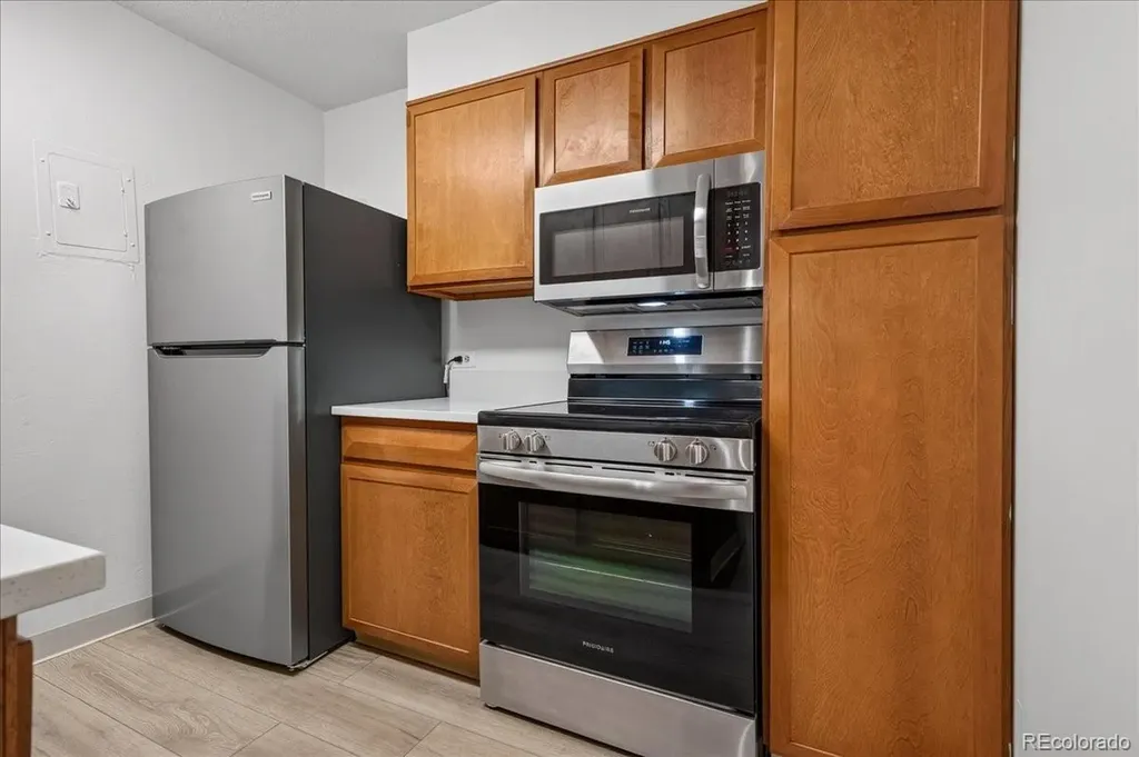 2150 S Vaughn Way Aurora CO 80014