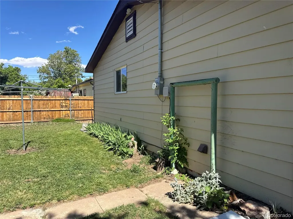 221 E 8th Street Walsenburg CO 81089