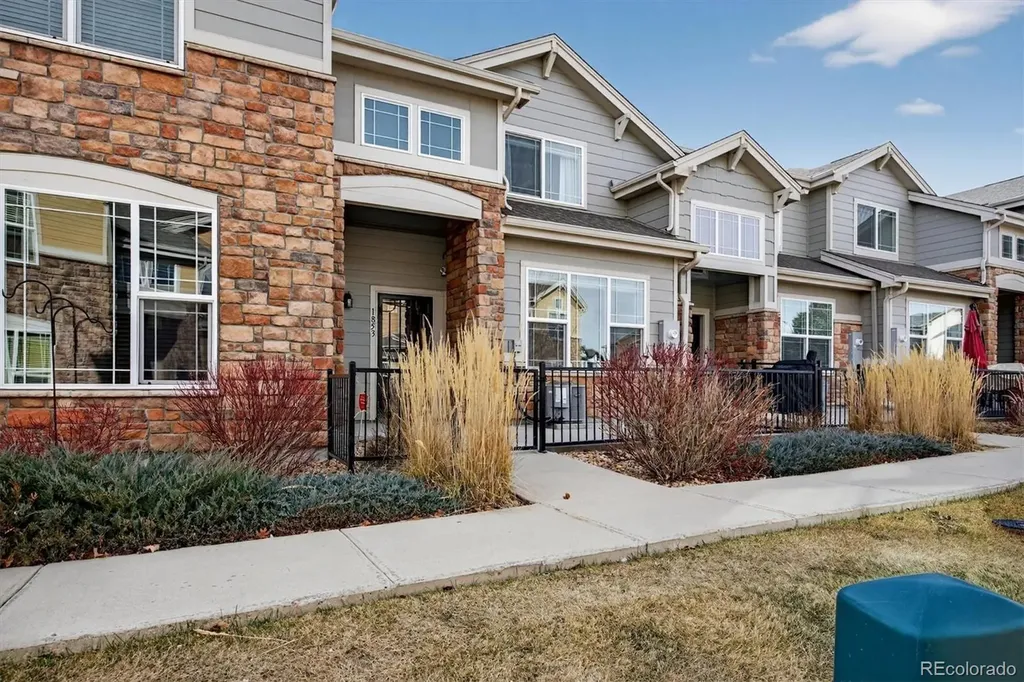 1853 S Buchanan Circle Aurora CO 80018