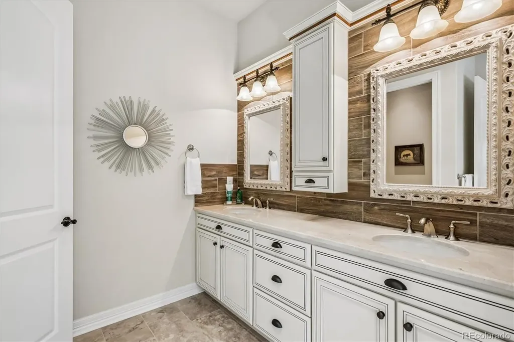 23070 E Del Norte Circle Aurora CO 80016