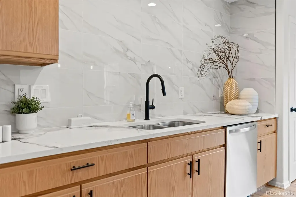 21960 E Crestline Lane Aurora CO 80015