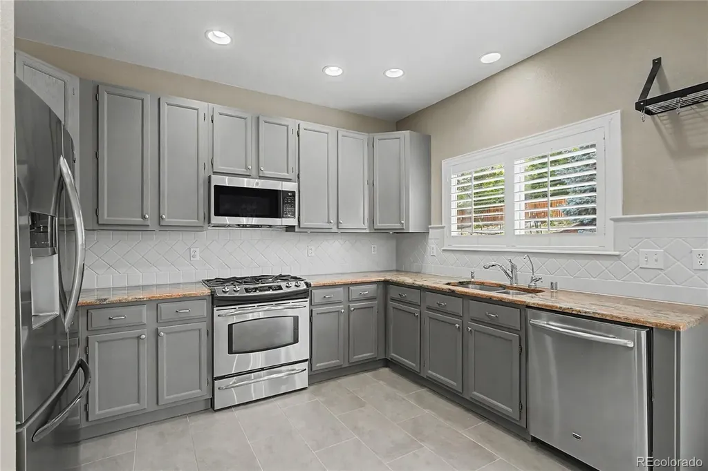 10021 Apollo Bay Way Littleton CO 80130