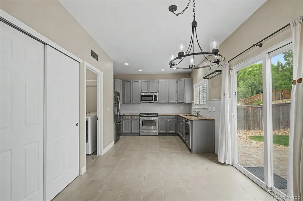 10021 Apollo Bay Way Littleton CO 80130