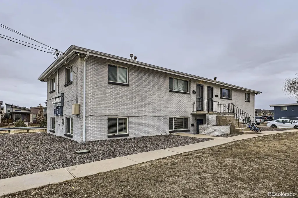 2545 Kenton Street Aurora CO 80010