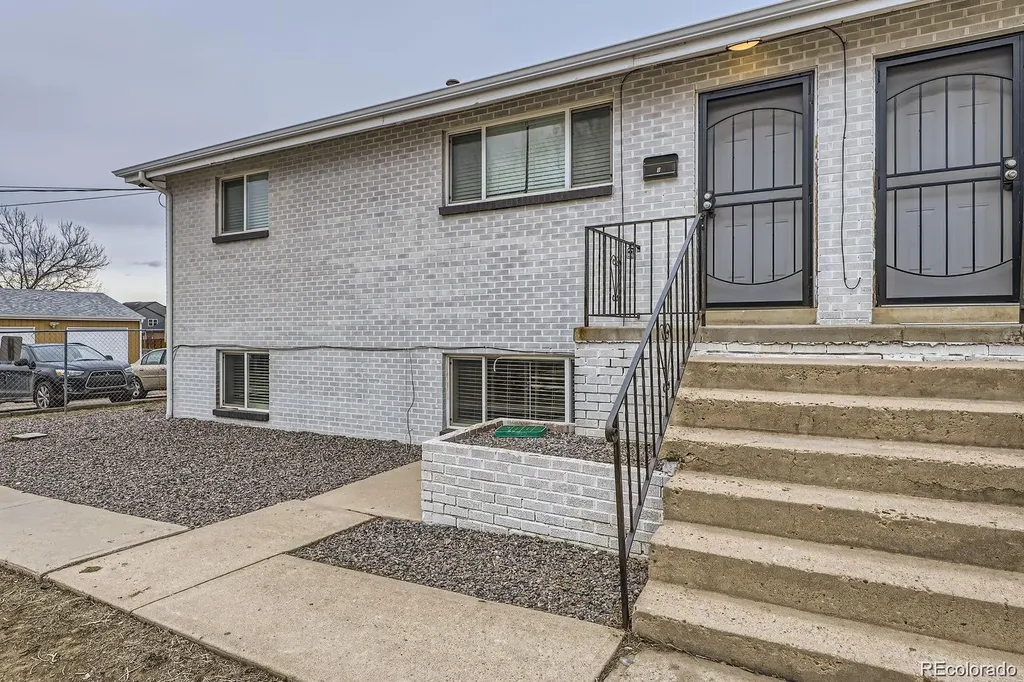 2545 Kenton Street Aurora CO 80010