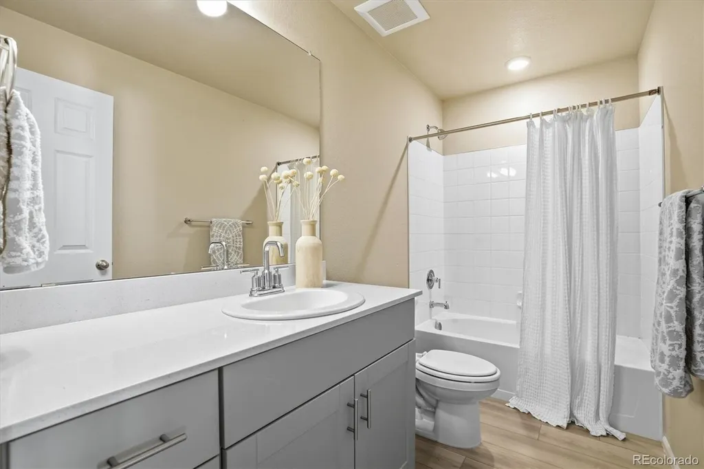 5685 Vivian Street Arvada CO 80002